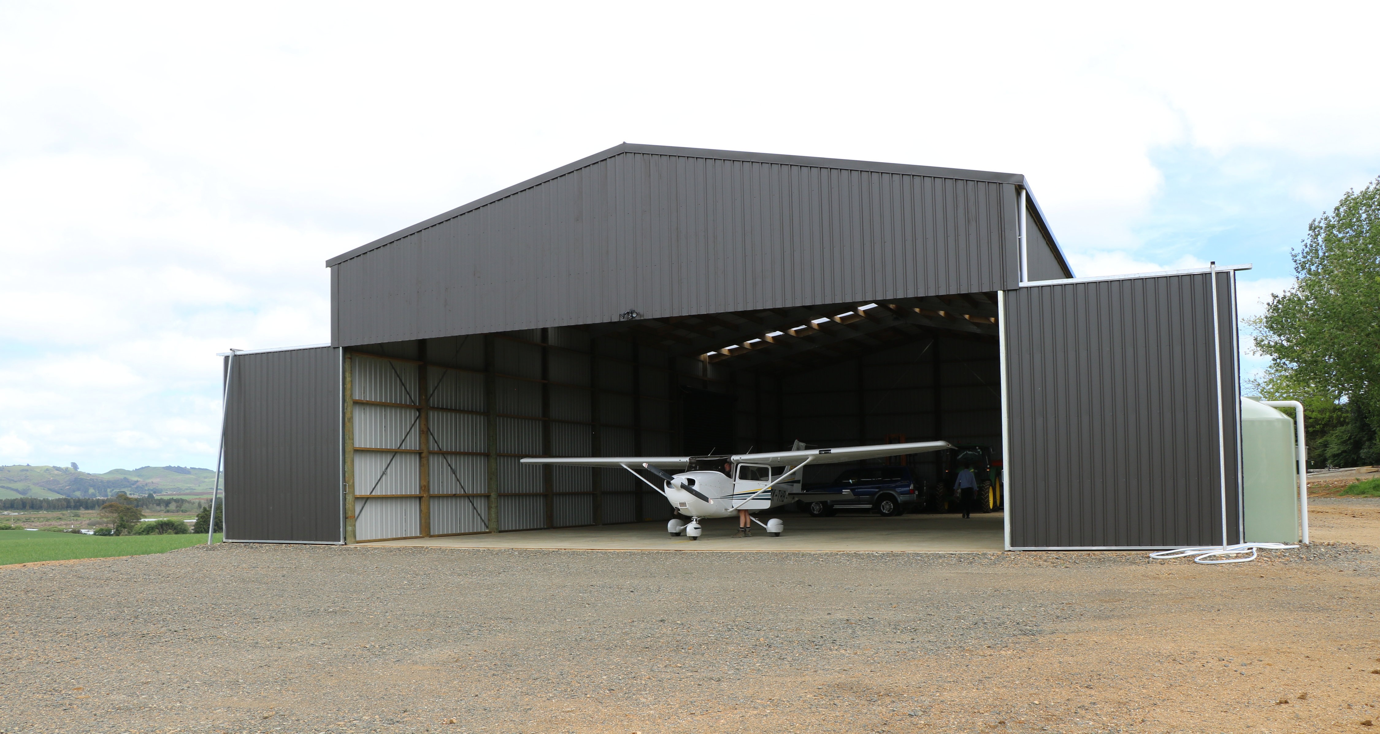 Hangar with sectional doors