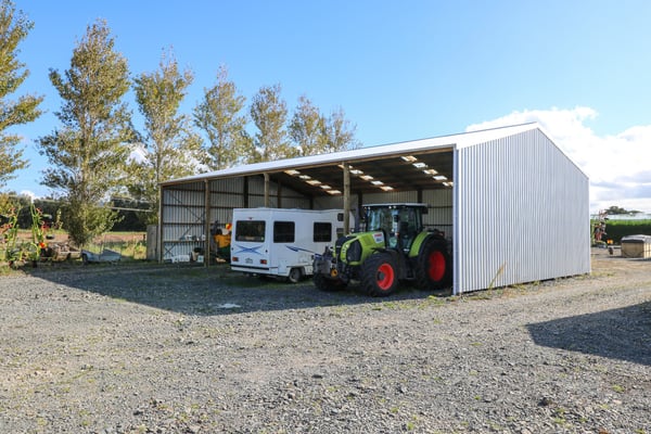 4.8 bay sized shed