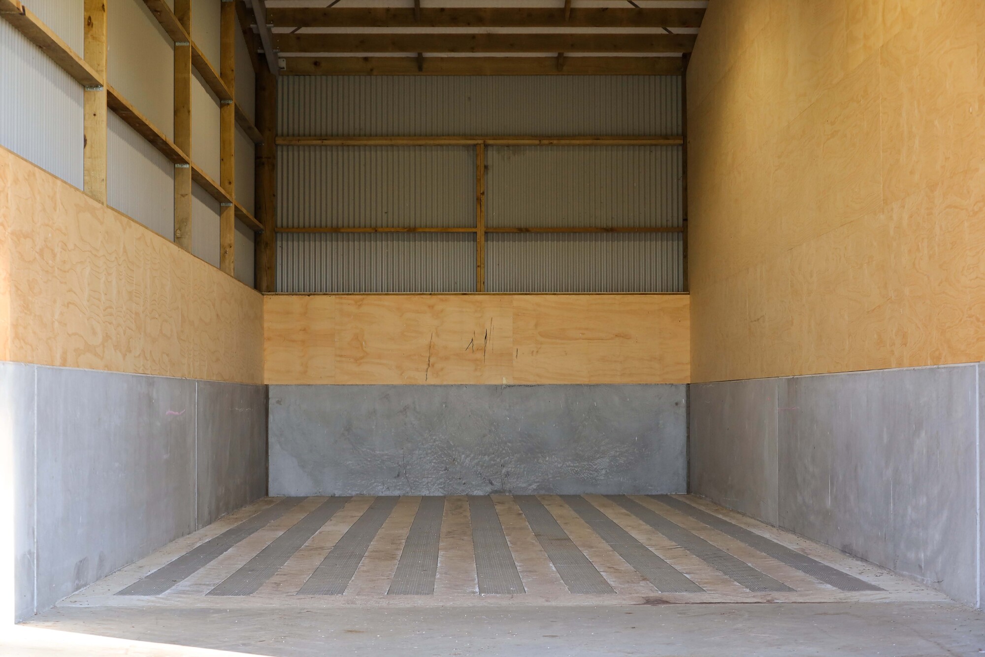 Alpine shed with a drying floor