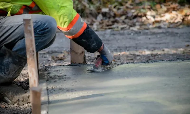 Levelling concrete pad