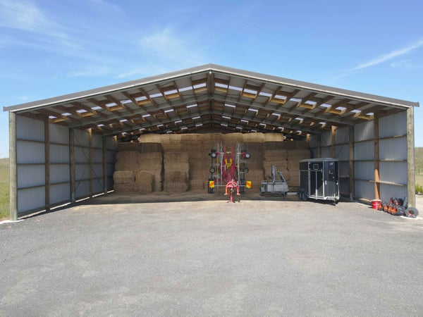 Large-scale clearspan shed