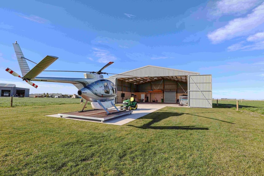 Stephen Robertson, Hangar