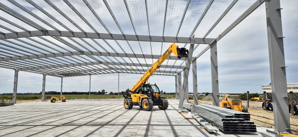 Structural steel portal shed in construction-1