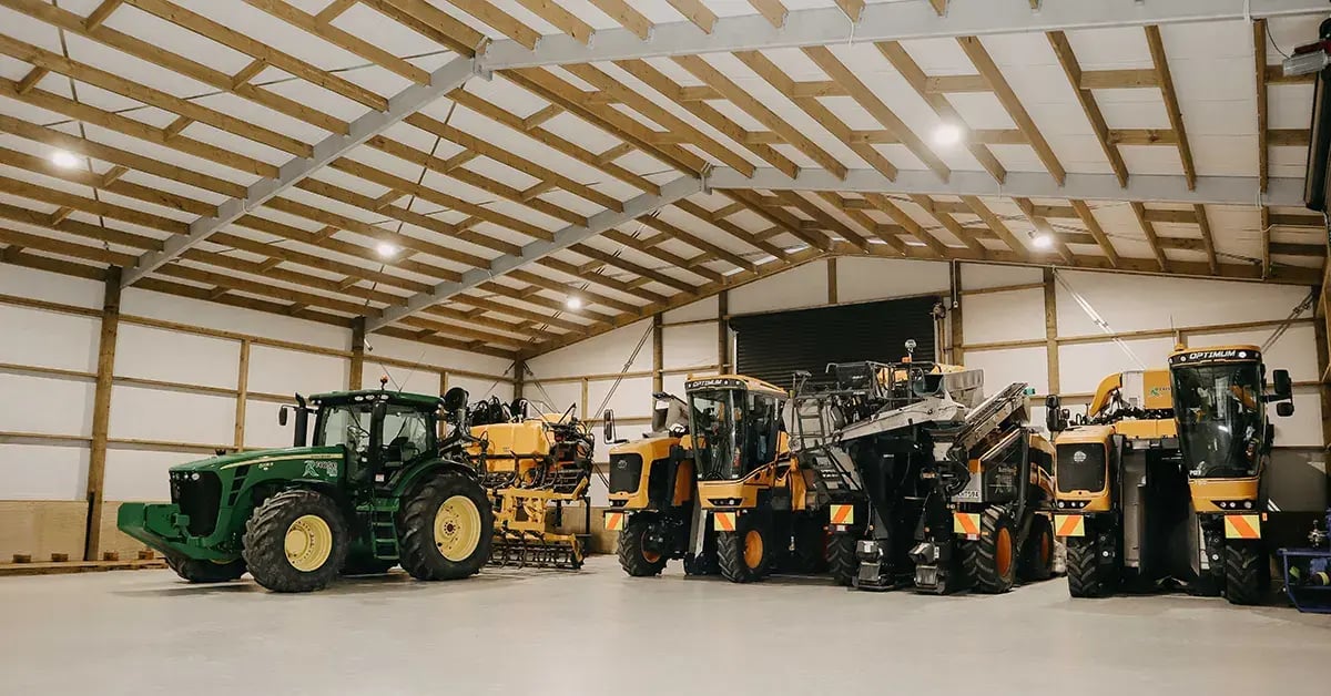 Large clearspan farm shed for machinery storage in New Zealand