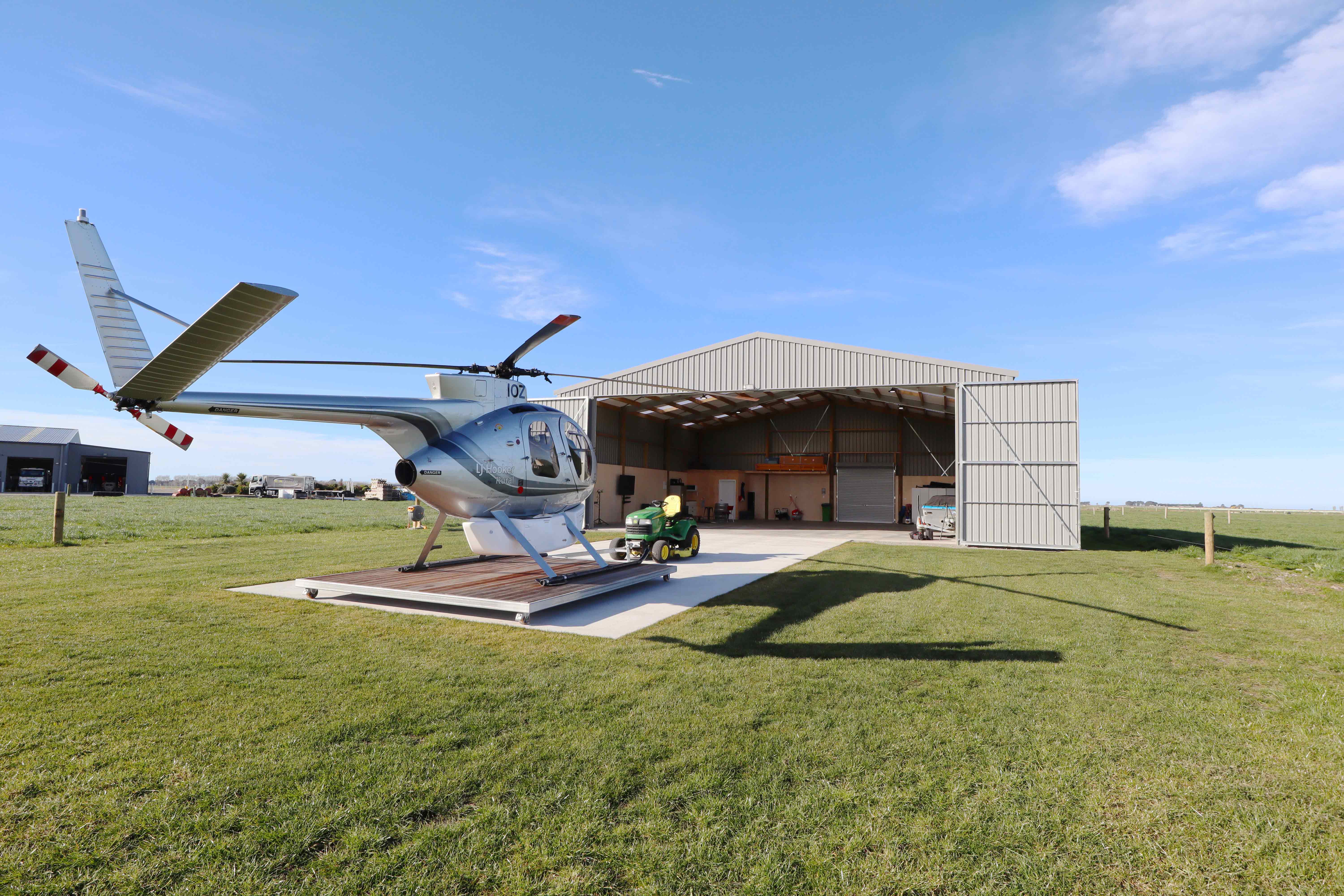 Aircraft hangar